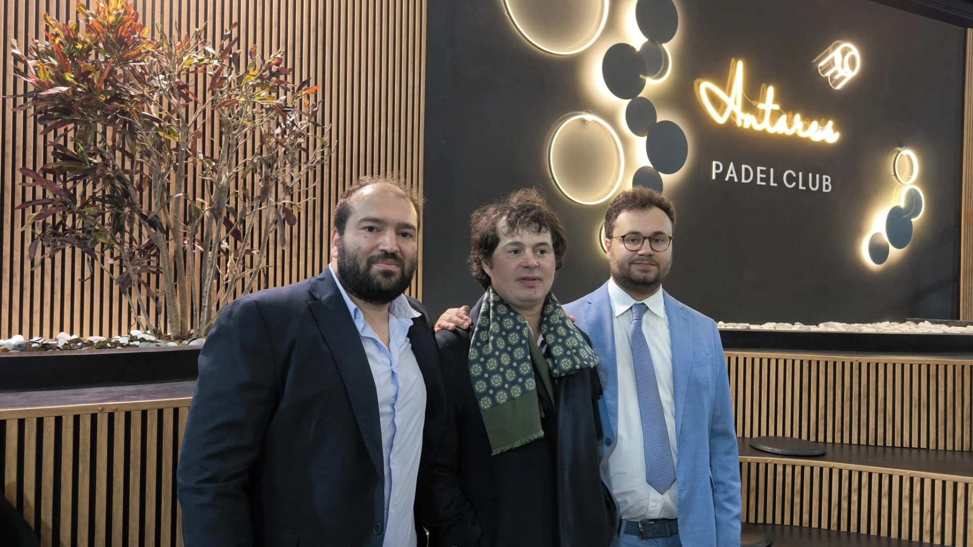 Antares Padel Club, inaugurata la nuova struttura sportiva realizzata dal gruppo Cimorelli. Un piccolo gioiello per gli appassionati di questa disciplina. GUARDA IL SERVIZIO.